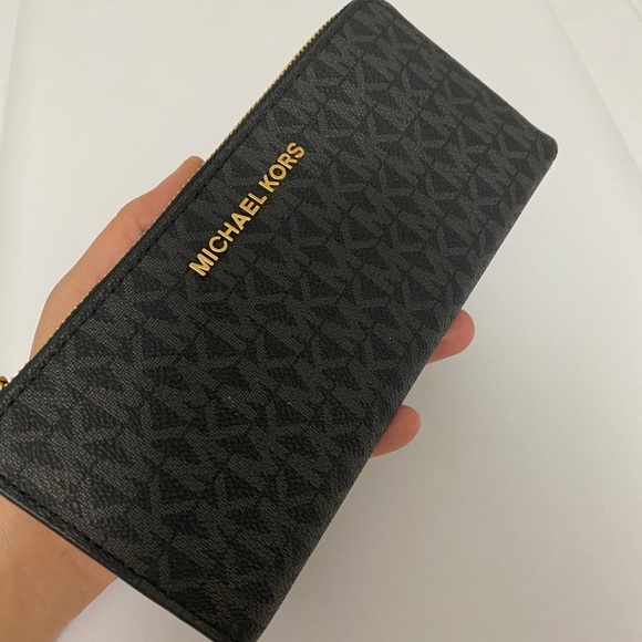 Michael Kors jet set three quarters zipper wallet - Picture 4 of 14